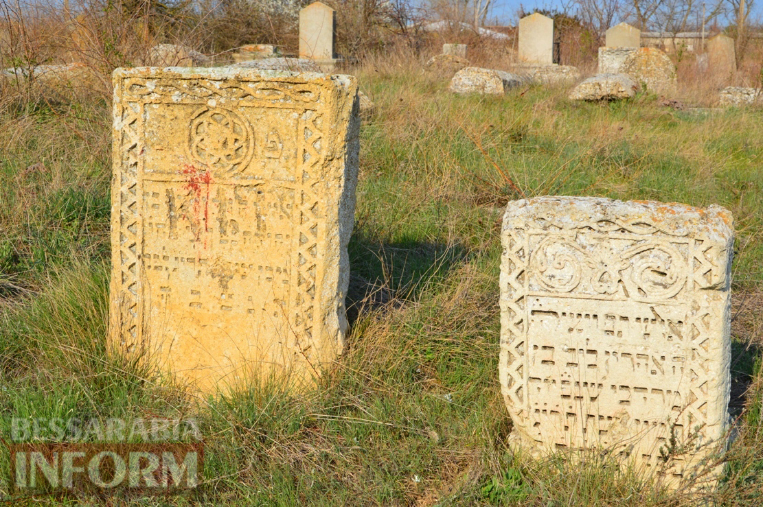 Уникальное еврейское кладбище в Килии: более 600 лет истории и сползающие в овраг старинные захоронения