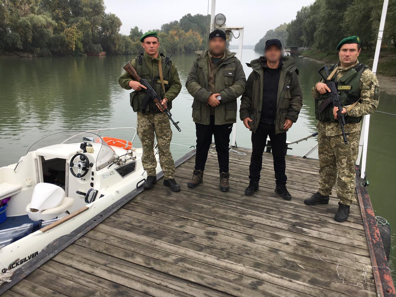 Измаильские пограничники задержали в водах Дуная румынский катер с итальянцами на борту