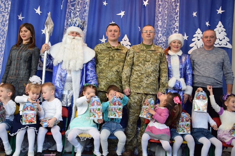 Пограничники Измаильского отряда подарили замечательный праздник деткам из дома ребенка накануне Дня Святого Николая