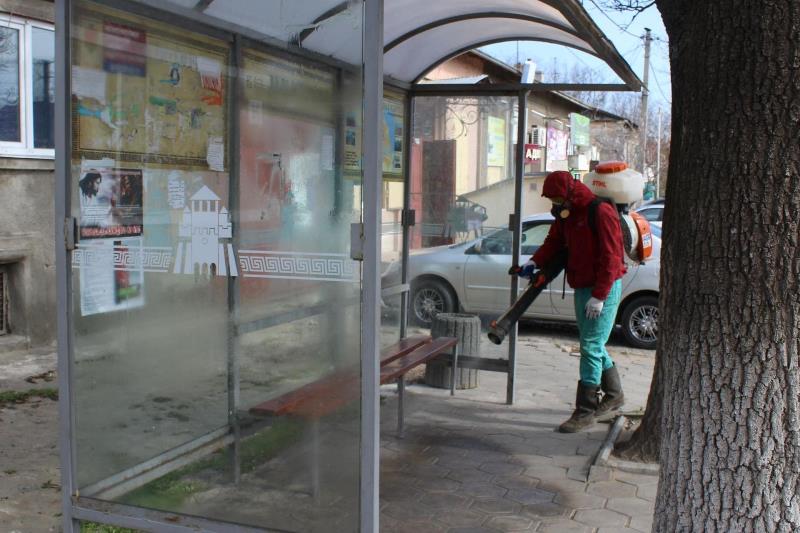 В Татарбунарах и Аккермане  дезинфицируют остановки общественного транспорта