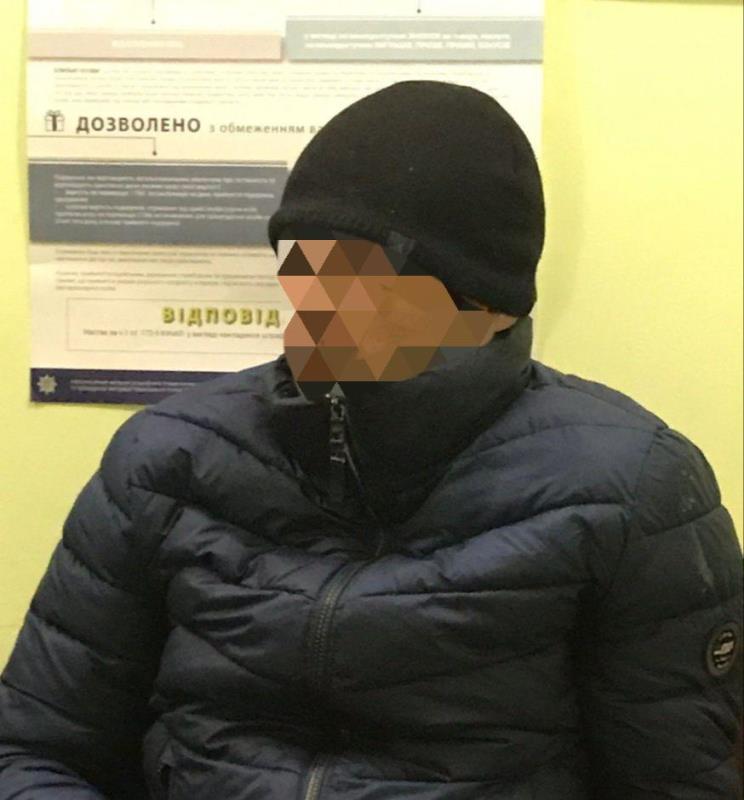 В Измаиле мужчина нападал на собственную мать - патрульные нашли у него наркотики