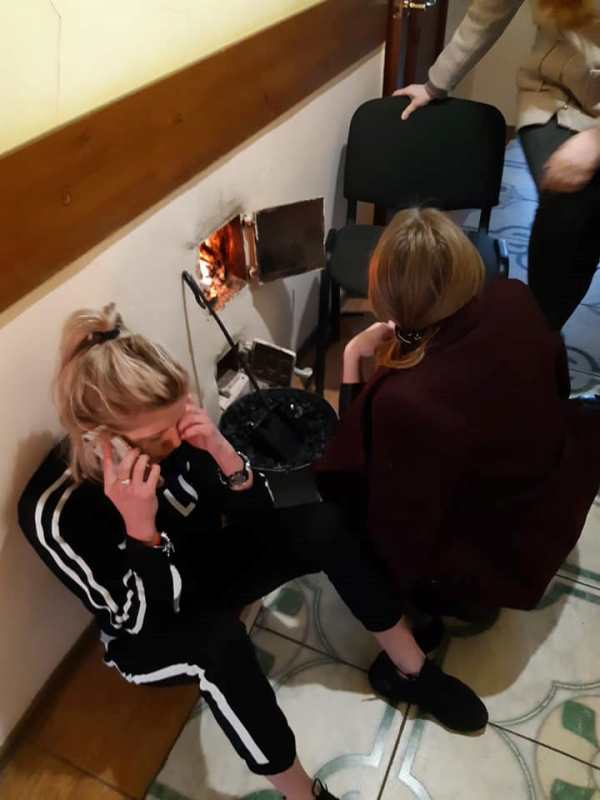 Холодно, грязно и грибок: вернувшихся из Молдовы украинцев вместо отеля в Одессе, отправили на обсервацию в дом престарелых в Татарбунарском районе