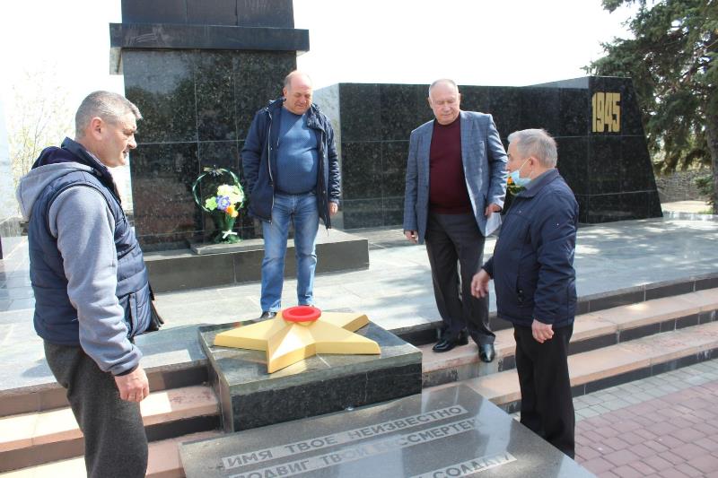 В Аккермане на Мемориале Славы восстановили звезду, поврежденную год назад вандалами