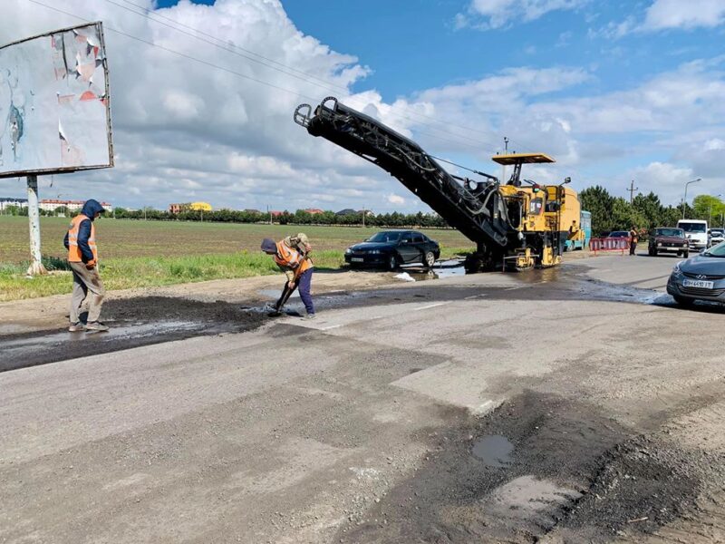Чтобы к морю с ветерком: в Одесской области ремонтируют дороги к главным курортам региона