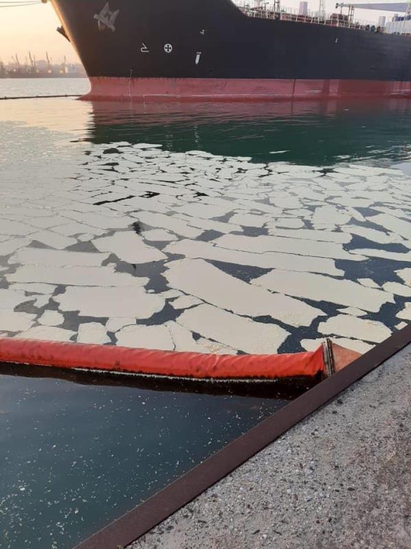 В Одесской области иностранное судно сбросило в море более 8 тонн пальмового масла - ущерб составил более 2 млн долларов