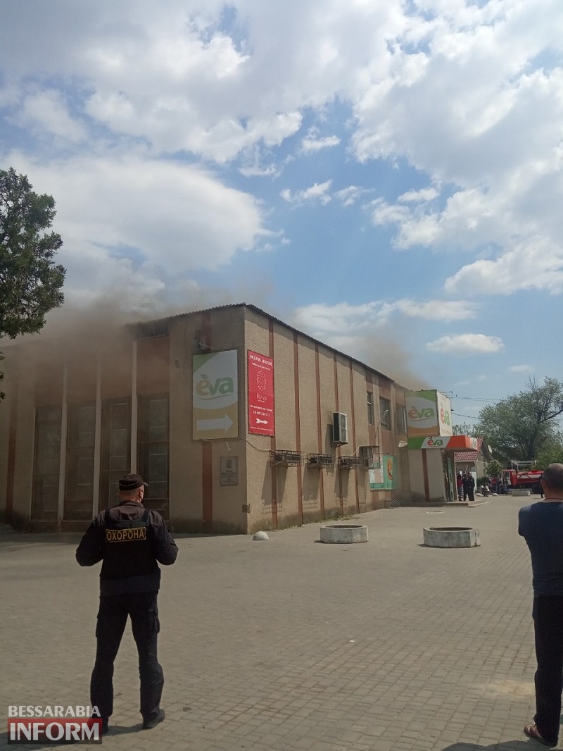 В Татарбунарах произошел масштабный пожар в ТЦ "Копейка"