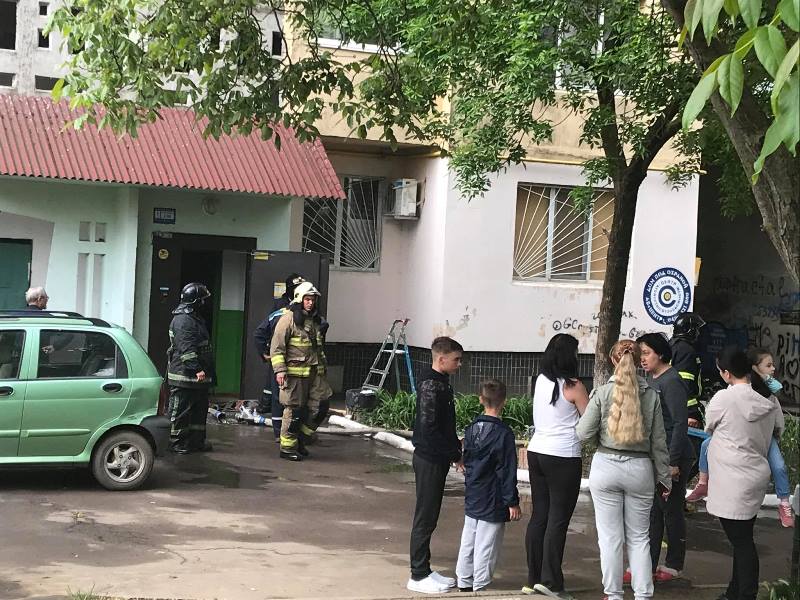 Спасаясь от огня, выпрыгнула с балкона 9-го этажа: в Одессе на пожаре погибла женщина