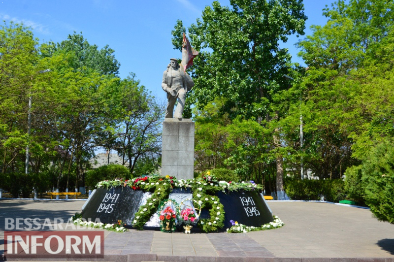 75 годовщина Победы в Килии: церемония возложения цветов, панихида по погибшим и награждение фронтовиков