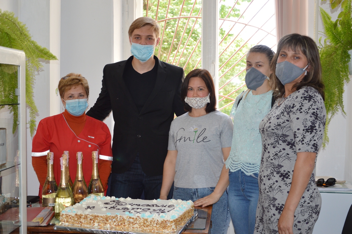Представитель "Фонда Добра и Любви" Марк Дубовой поздравил медсестер Килийской ОТГ с профессиональным праздником и призвал единомышленников к продвижению волонтерства.