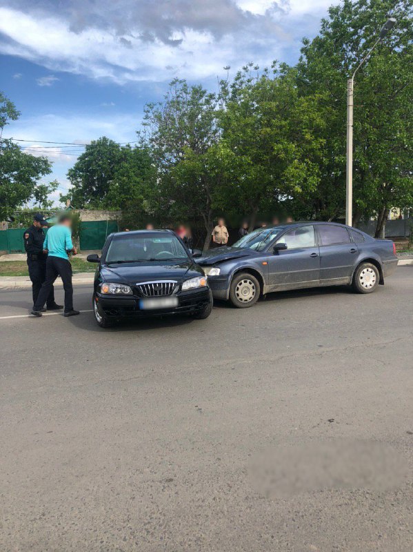 Измаил: в результате столкновения Volkswagen и Hyundai на проспекте Суворова двое человек оказались в больнице.