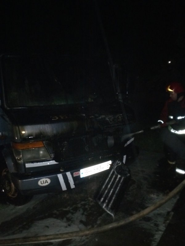 В Измаильском районе ночью загорелся эвакуатор