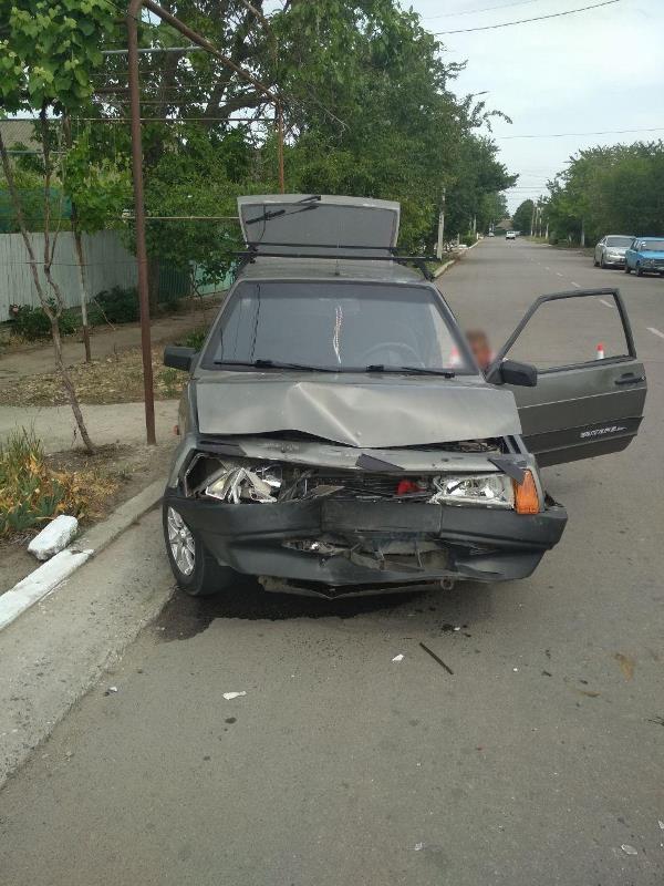 В Измаиле дорогу не поделили два ВАЗа - водитель одного из автомобилей травмирован