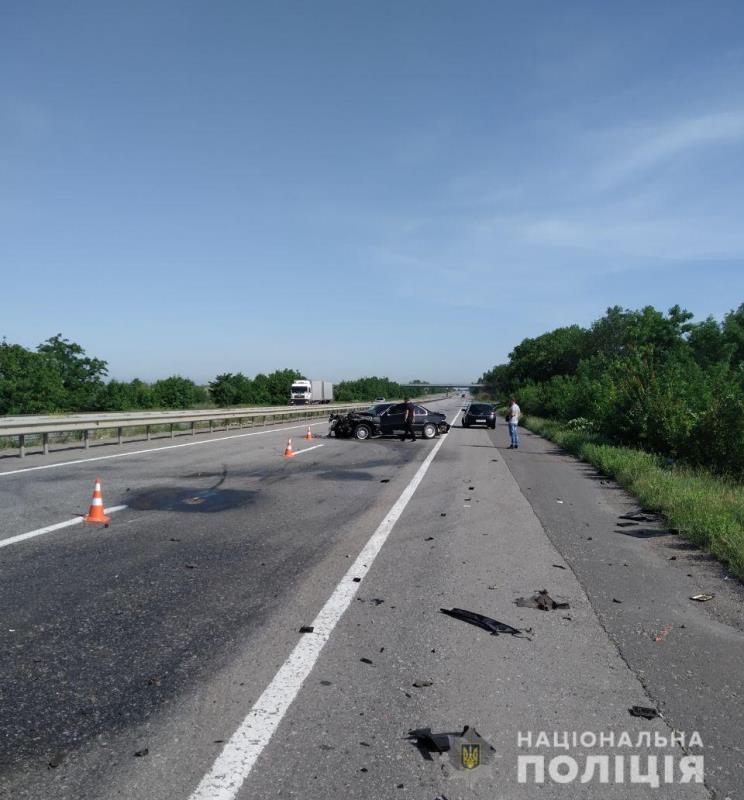 Лопнуло колесо и авто отбросило на 100 метров: в Одесской области в результате ДТП погиб человек, трое в больнице