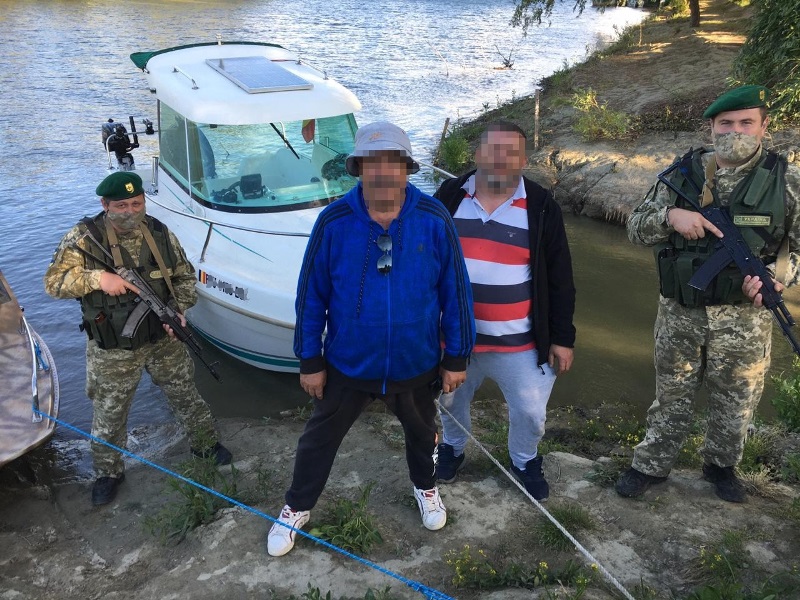 В Килийском устье реки Дунай пограничники задержали румынский катер