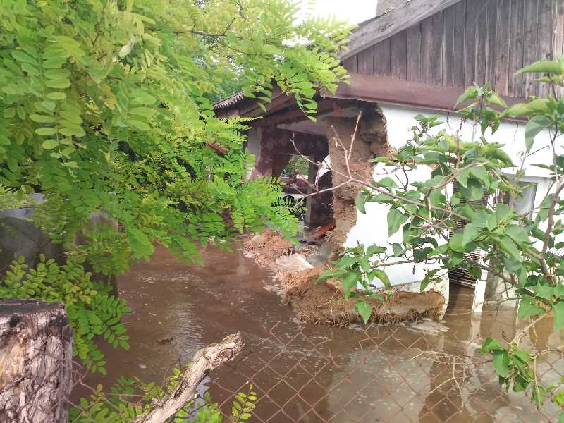 ЧП в Измаильском районе: в Старой Некрасовке ливень затопил дома, расположенные внизу балки Манкахиу - вода созревала окон