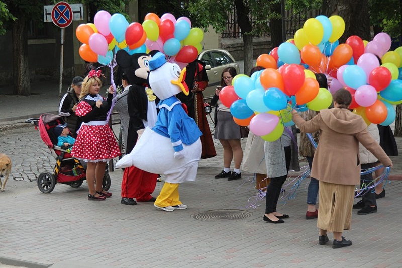Ко Дню защиты детей в Белгороде-Днестровском прошла уличная акция «Подари улыбку»