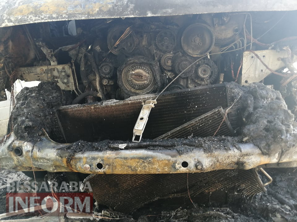 В Килии неизвестные сожгли рейсовый автобус во дворе частного дома