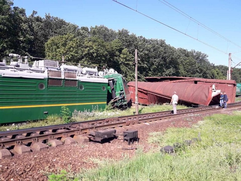 Масштабная авария на Одесской железной дороге: сошел с рельсов грузовой состав c минеральными удобрениями