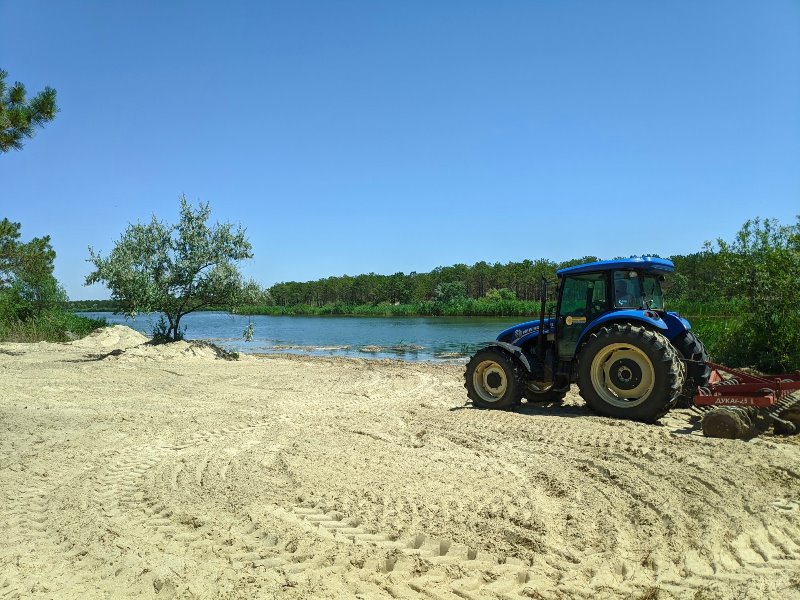 Вилково местные жители и рыбпатруль совместными усилиями восстановили пляж