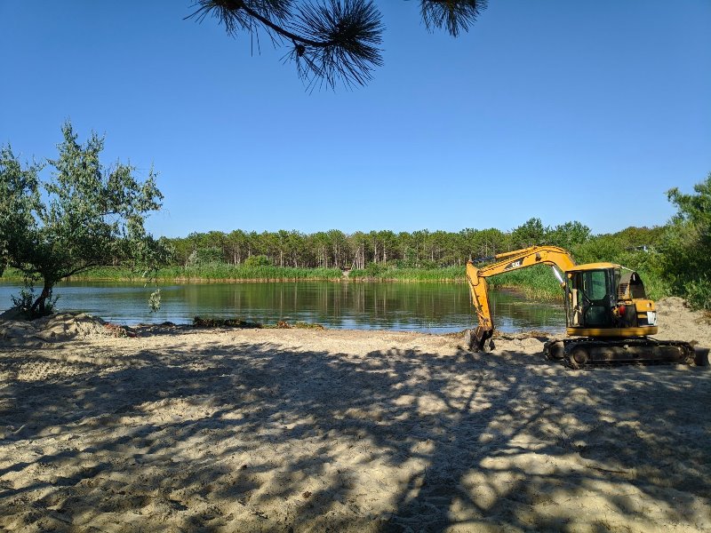 В Вилково местные жители и рыбпатруль совместными усилиями восстановили пляж