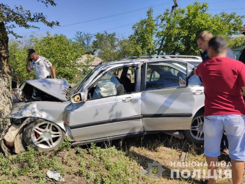 На трассе Одесса-Рени при въезде в Татарбунары Hyundai влетел в дерево - погибла женщина