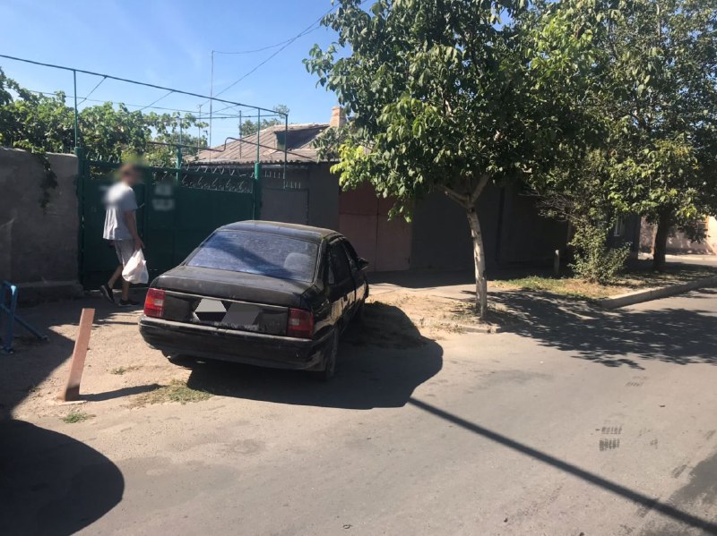 На трассе Одесса-Рени неадекват устроил погоню за бывшей женой и бросал на ходу камни в её машину (видео 18+)