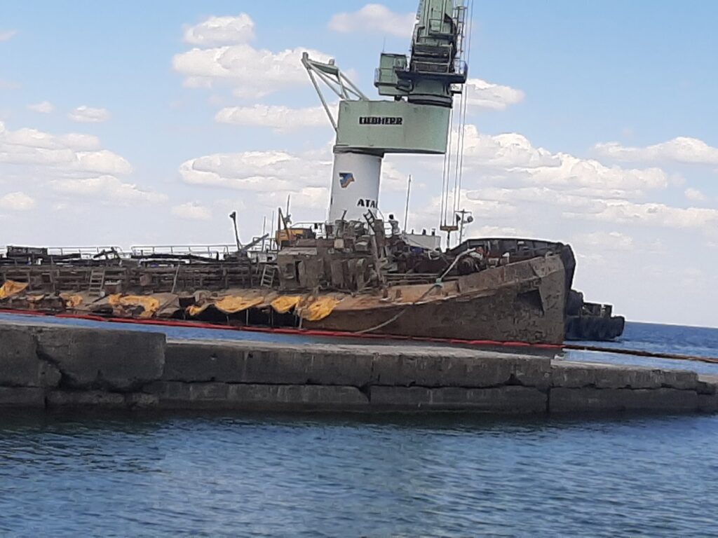 Злополучный танкер Delfi исчез с пляжа Одессы