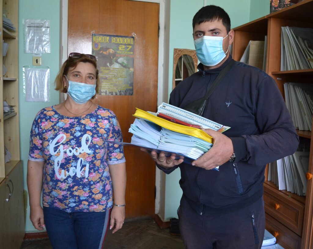 44 семьи Болградского района бесплатно получили канцтовары для школьников