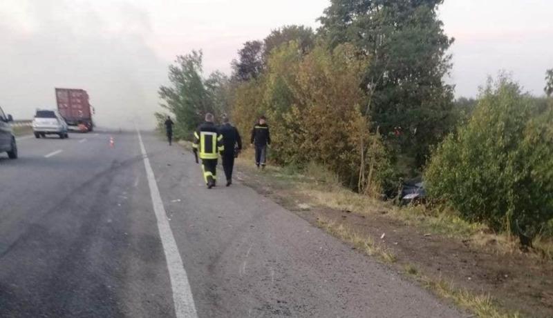 Смертельная авария в Одесской области: на киевской трассе после столкновения с легковушкой сгорел грузовик