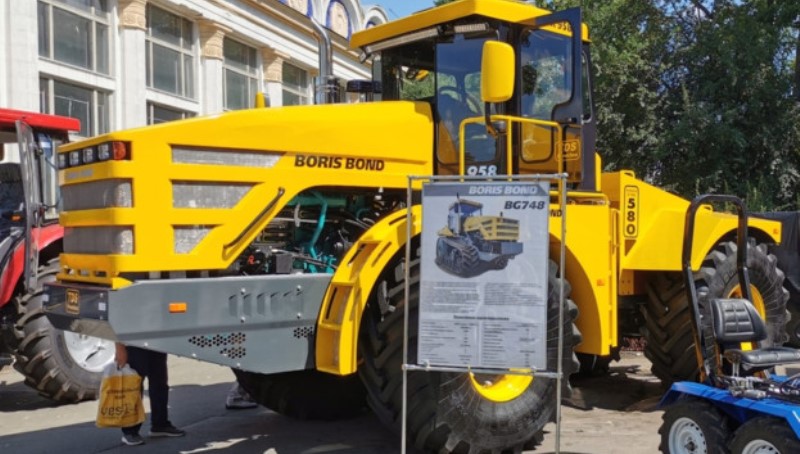 Круче чем китайцы: в Украине создали самый мощный трактор
