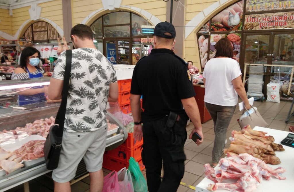 Как соблюдают карантин: Госнадзор проверил рынки Одесской области