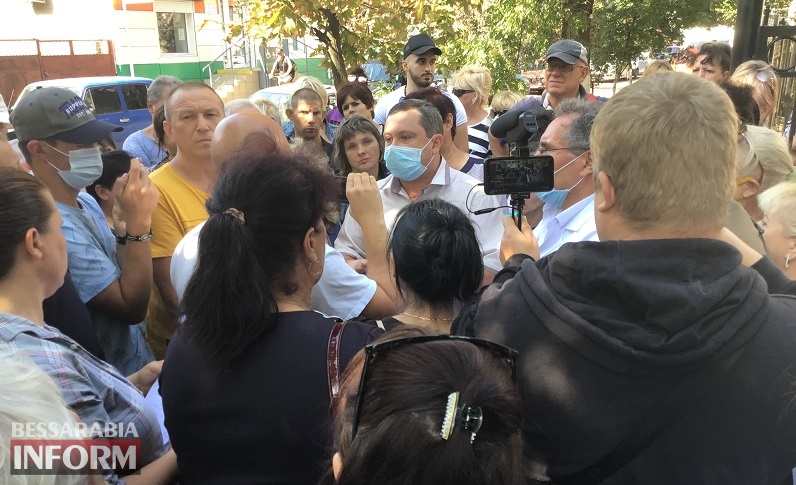 "Нам негде будет лечиться": в Аккермане вновь протестовали против открытия больницы для лечения больных COVID-19