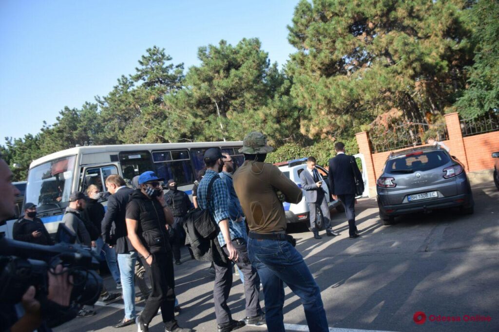 Вооруженные люди и полсотни задержанных: как в Одессе ОПЗЖ готовится к партийной конференции (ОБНОВЛЕНО)