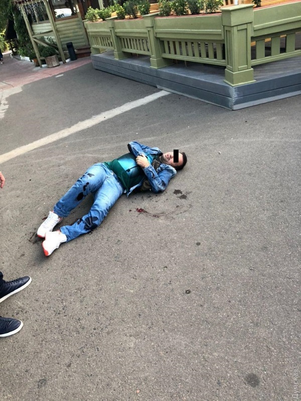 СБУ задержала преступников возле одного из ресторанов Одессы: во время стрельбы ранены два человека
