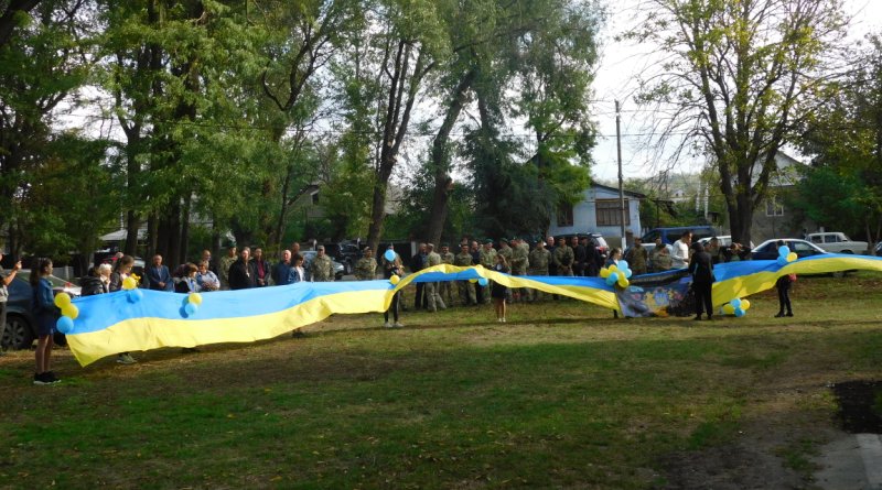 В Тарутино открыли памятник жителям района, погибшим на Донбассе