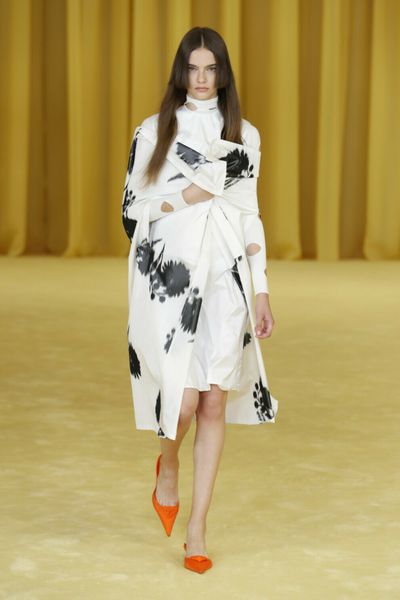 17-летняя модель из Бессарабии представила Prada в Милане. На очереди – CHANEL, Louis Vuitton и Valentino