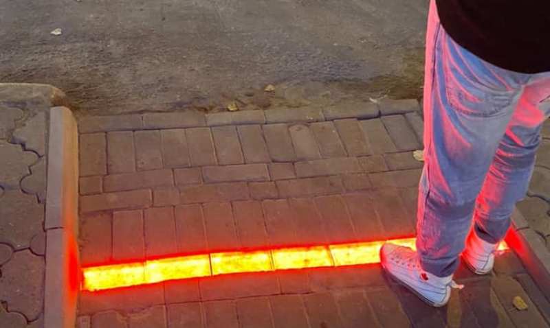 "Для тех, кто не может оторваться от гаджетов": в Одессе установили необычный светофор