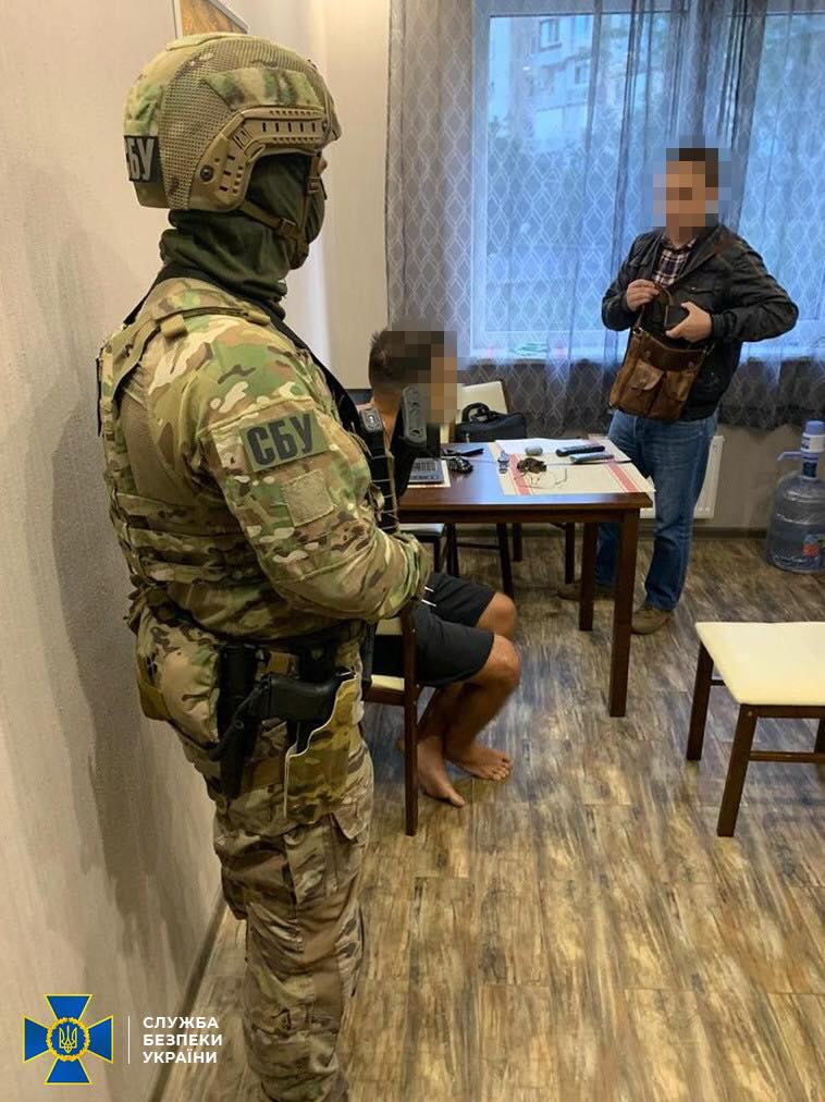 СБУ в Одесской области задержала банду наркодилеров, сбывающих психотропы через интернет