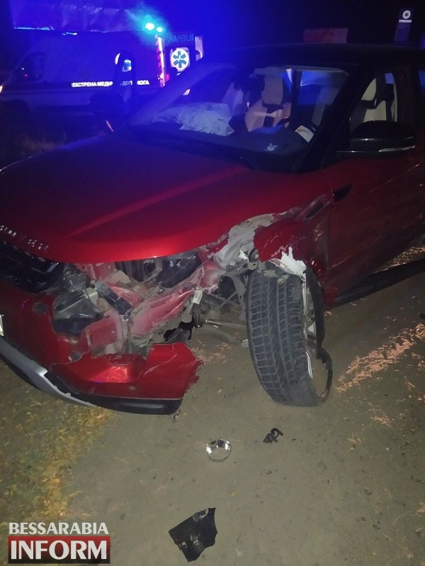 В Белгород-Днестровском районе дама на Range Rover влетела в автомобиль полиции: пострадал полицейский