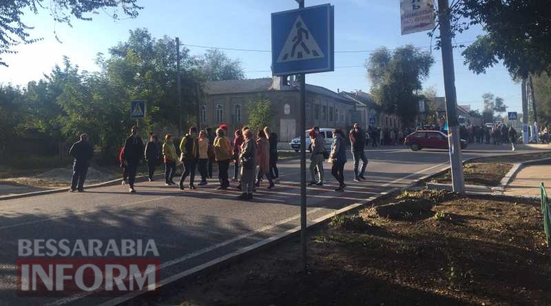 Трасса Одесса-Рени перекрыта: в Татарбунарах бастуют из-за закрытия рынка на карантин