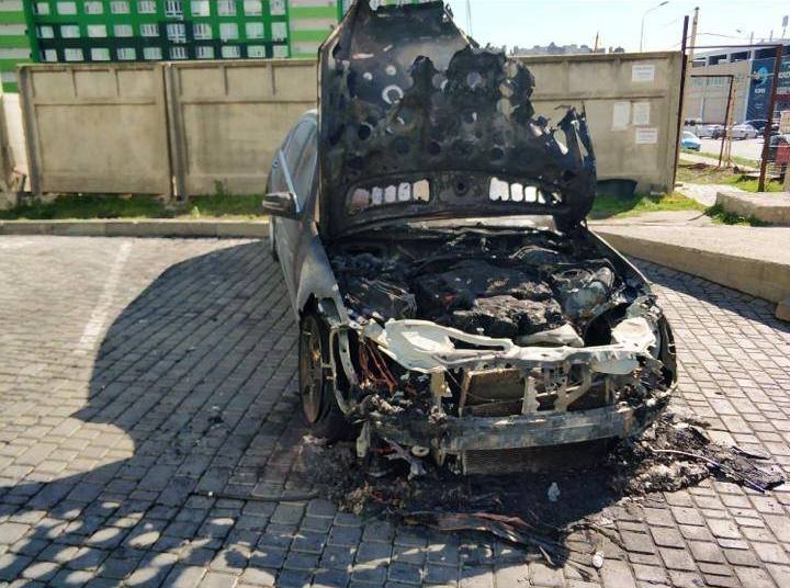 Профессиональный поджигатель: в Одессе сотрудник главка ГСЧС Днепропетровщины на заказ сжигал автомобили