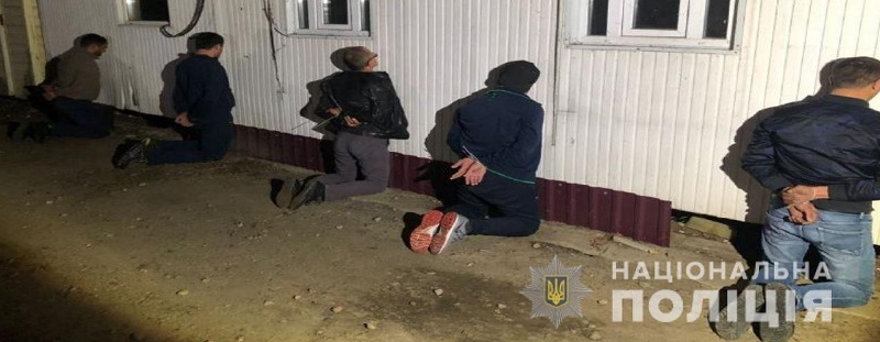 "Сняли" более 3 млн гривен: в полиции рассказали подробности задержания банды из Молдовы, члены которой взламывали банкоматы
