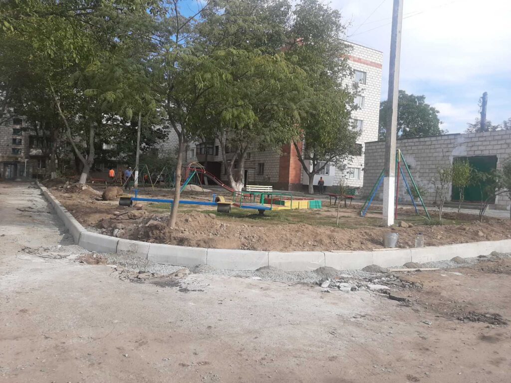 Осенние ремонты в Измаиле продолжаются: какие дворы, улицы и грунтовые дороги на очереди