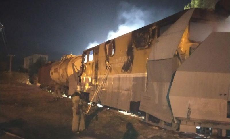 Ночью в Аккермане тушили масштабный пожар: горел снегоуборочный поезд