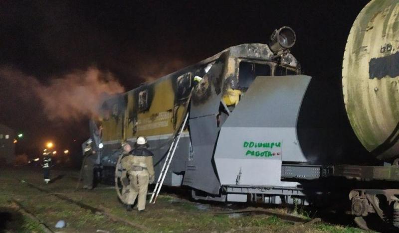 Ночью в Аккермане тушили масштабный пожар: горел снегоуборочный поезд