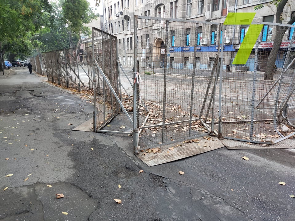 В Одессе водитель Subaru под действиями наркотиков специально протаранил автомобиль патрульной полиции