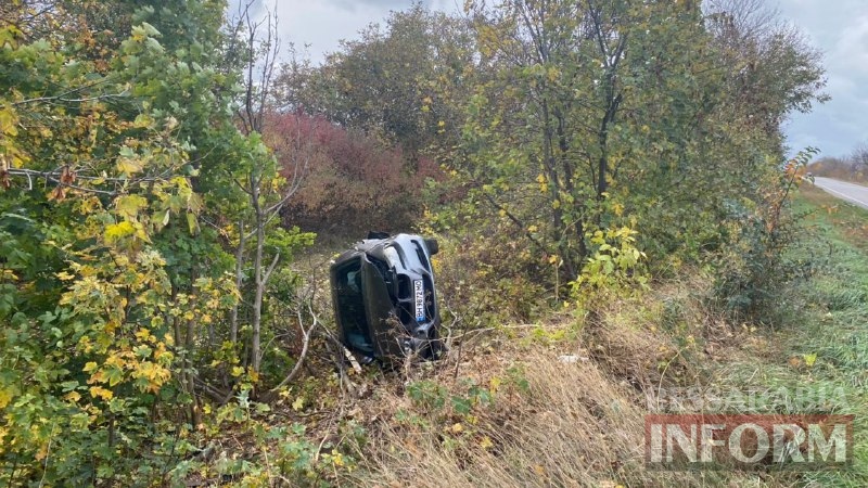 Опасный обгон: на трассе Одесса-Рени Hyundai протер по касательной Land Cruiser и отправил в кювет BMW