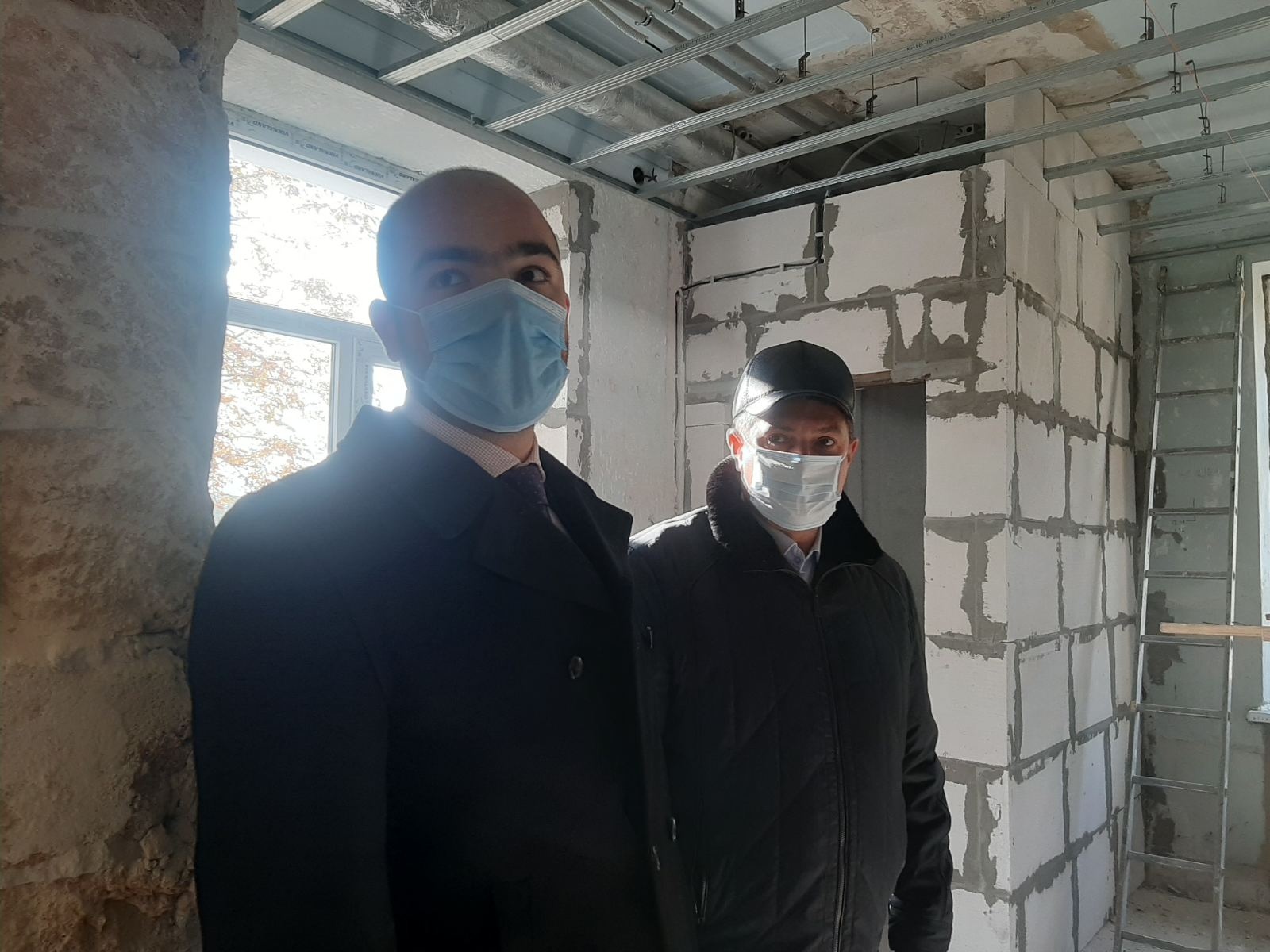 Что происходит в приемном отделении Измаильской горбольницы и когда сдадут долгострои: прибывшему из Одессы руководству ОГА показали объекты