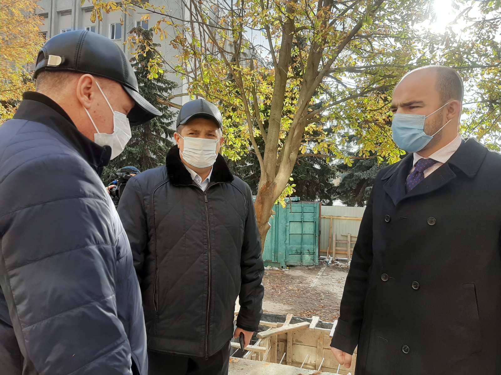 Что происходит в приемном отделении Измаильской горбольницы и когда сдадут долгострои: прибывшему из Одессы руководству ОГА показали объекты