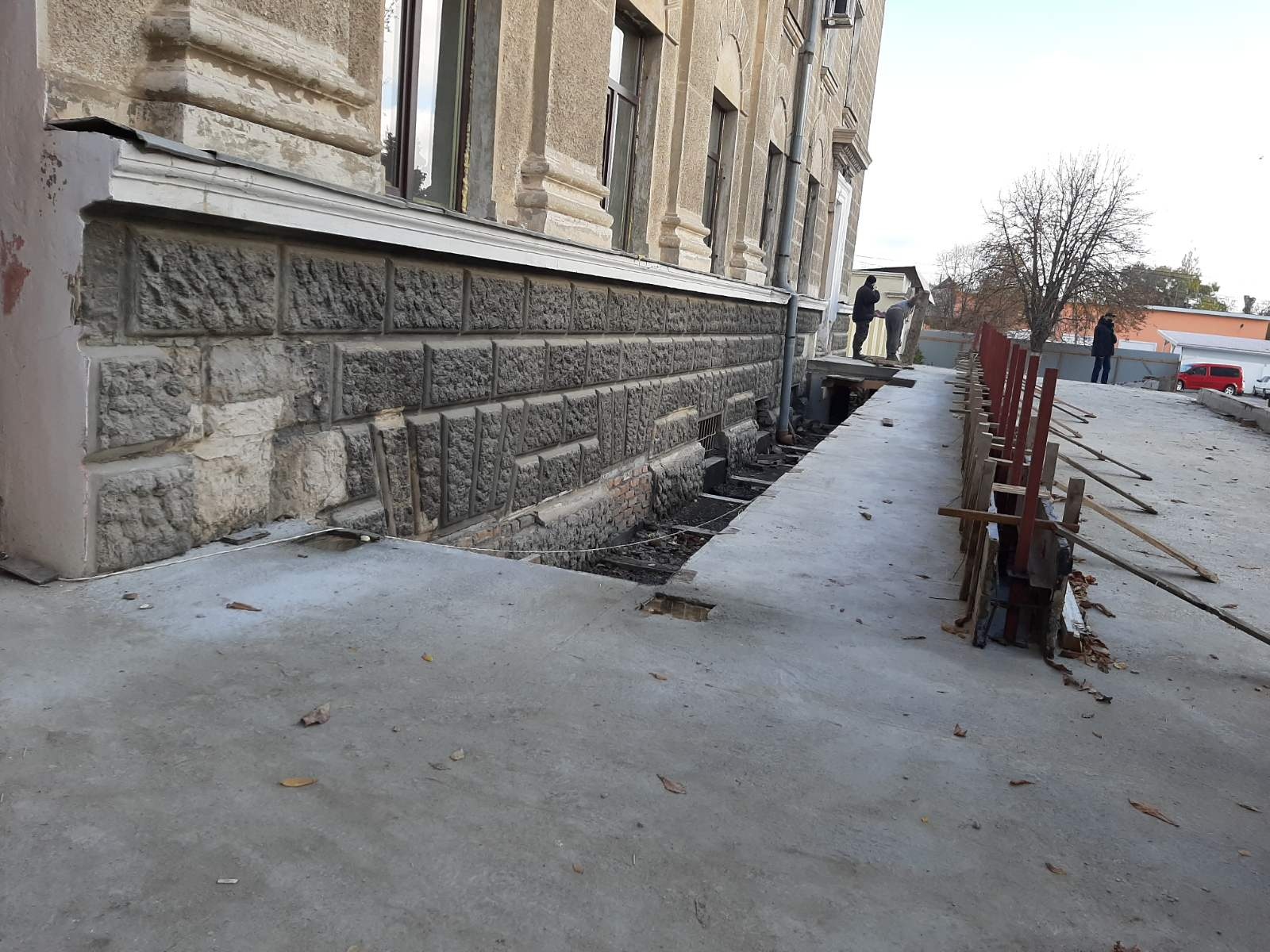 Что происходит в приемном отделении Измаильской горбольницы и когда сдадут долгострои: прибывшему из Одессы руководству ОГА показали объекты